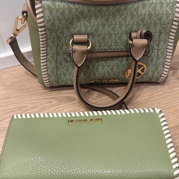 KORS Michael Kors Green and Tan Bag with Wallet - Picture 1 of 3